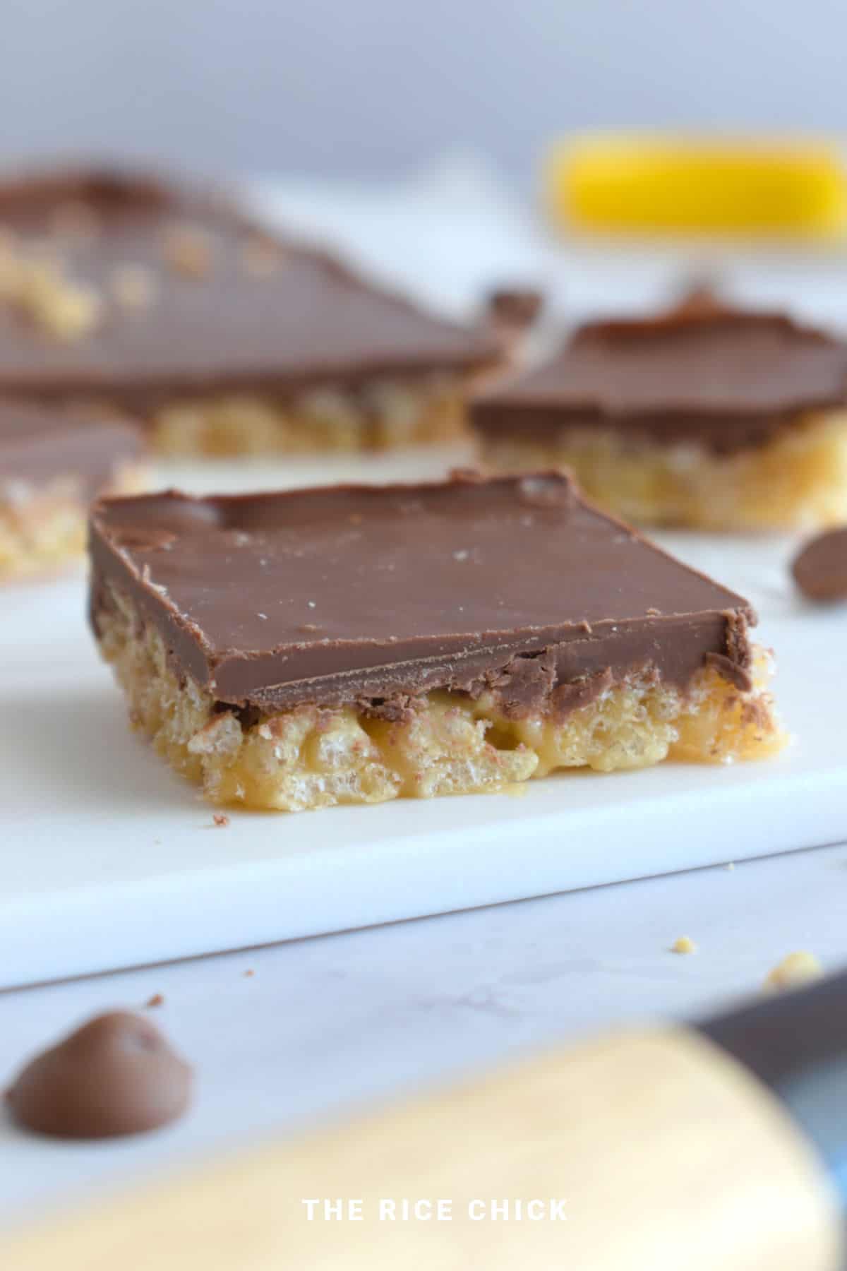 A close up image of a slice of chocolate peanut butter rice krispie treats.